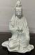 Statue Ancien Blanc De Chine En Porcelaine Représentant Guan Yin Ou Kwan Yin