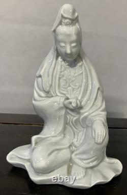 Statue ancien blanc de Chine en porcelaine représentant Guan Yin ou Kwan Yin