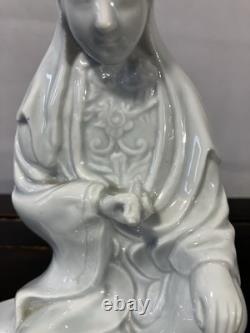 Statue ancien blanc de Chine en porcelaine représentant Guan Yin ou Kwan Yin