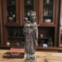 Statue ancienne de sainte Marie avec Jésus sur la lune. Sculpté à la main. Avec