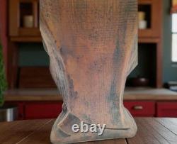 Statue ancienne de sainte Marie avec Jésus sur la lune. Sculpté à la main. Avec