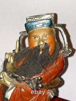 Statue ancienne en bois laqué d un chinois un sage avec des poils de barbe