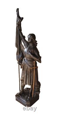 Statue ancienne en fonte de fer jeanne d arc signé ROBERTON poids 5 kgs 149