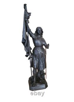Statue ancienne en fonte de fer jeanne d arc signé ROBERTON poids 5 kgs 149