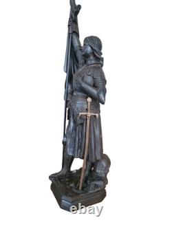 Statue ancienne en fonte de fer jeanne d arc signé ROBERTON poids 5 kgs 149