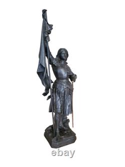Statue ancienne en fonte de fer jeanne d arc signé ROBERTON poids 5 kgs 149