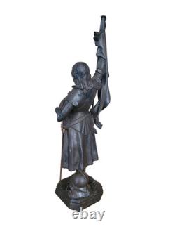 Statue ancienne en fonte de fer jeanne d arc signé ROBERTON poids 5 kgs 149