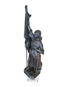 Statue ancienne en fonte de fer jeanne d arc signé ROBERTON poids 5 kgs 149