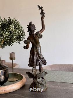 Statue ancienne en régule Chrysanthème par Louis Guillemin Art Nouveau