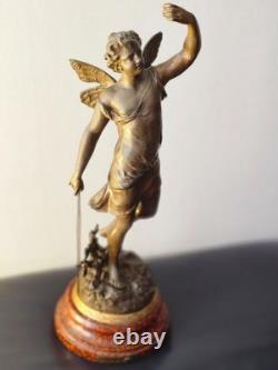 Statue ancienne en régule signée DORIOT Putto (ange ailé) 44 cm -XIXe siecle