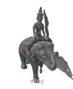Statue bronze Asie. Sculpture Ancienne mythologie animal élephant et figure