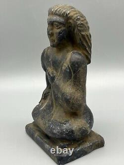 Statue de sculpture ancienne du Proche-Orient, homme assis en position tarifaire