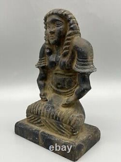 Statue de sculpture ancienne du Proche-Orient, homme assis en position tarifaire