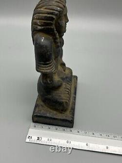 Statue de sculpture ancienne du Proche-Orient, homme assis en position tarifaire