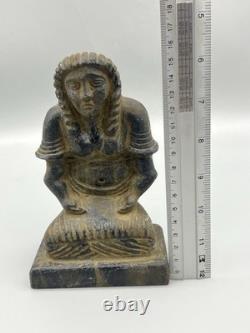 Statue en pierre assise sculpture ancienne du Proche-Orient