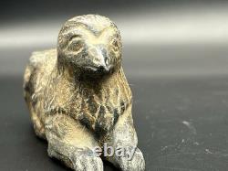 Statue mythique sculpture en pierre animal tête d'aigle proche oriental ancienne