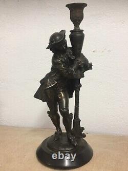 Statue sculpture Gentilhomme ancien en regule de couleur bronzze bougeoir