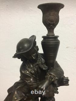Statue sculpture Gentilhomme ancien en regule de couleur bronzze bougeoir