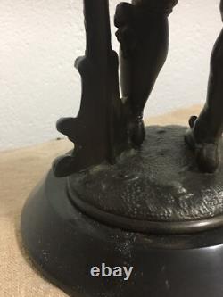 Statue sculpture Gentilhomme ancien en regule de couleur bronzze bougeoir