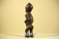 Statue sculpture africaine sculptée figurine tribale en bois ancien art