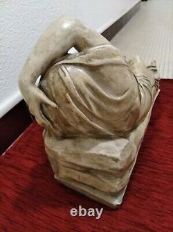 Statue / sculpture platre ancienne Ariane endormie