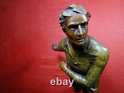 Statue trophée ancien de footballeur en régule patine bronze médaille Art Déco