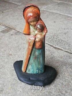 Statuette ancienne en terre sculpture de la vièrge à l'enfant, signé