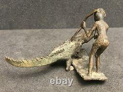 Statuette bronze Dogon chasseur crocodile Afrique ancienne collection de colon