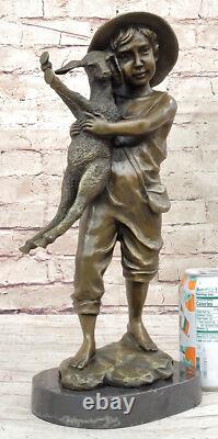Style Ancien Rare Bronze Sculpture Ferme Garçon Avec Agneau Figurine Statue