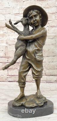 Style Ancien Rare Bronze Sculpture Ferme Garçon Avec Agneau Figurine Statue