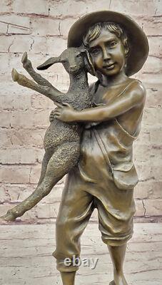 Style Ancien Rare Bronze Sculpture Ferme Garçon Avec Agneau Figurine Statue