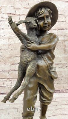 Style Ancien Rare Bronze Sculpture Ferme Garçon Avec Agneau Figurine Statue