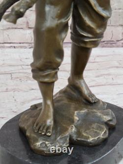 Style Ancien Rare Bronze Sculpture Ferme Garçon Avec Agneau Figurine Statue