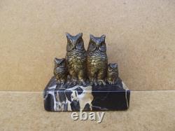 Sujet ancien petit bronze famille hiboux Chouette sur ce socle en marbre