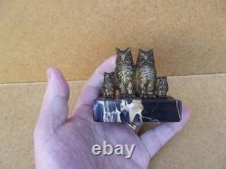 Sujet ancien petit bronze famille hiboux Chouette sur ce socle en marbre