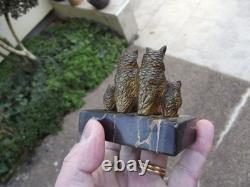 Sujet ancien petit bronze famille hiboux Chouette sur ce socle en marbre