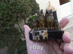 Sujet ancien petit bronze famille hiboux Chouette sur ce socle en marbre
