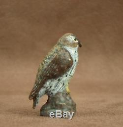Superbe Petit Sujet Ancien Bronze De Vienne Polychrome Oiseau Rapace Buse