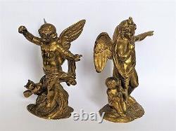 Superbe et ancienne paire de petites sculptures allégoriques en bronze doré