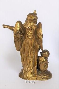 Superbe et ancienne paire de petites sculptures allégoriques en bronze doré