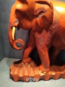 Très Grande Sculpture, Éléphant en Bois, Statue H. 45 cm. Ancien