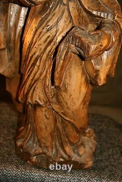 Très ancienne sculpture statue religieuse en bois d'un évêque
