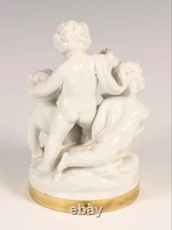 Très ancienne statue Capo di Monte en porcelaine blanche et dorée